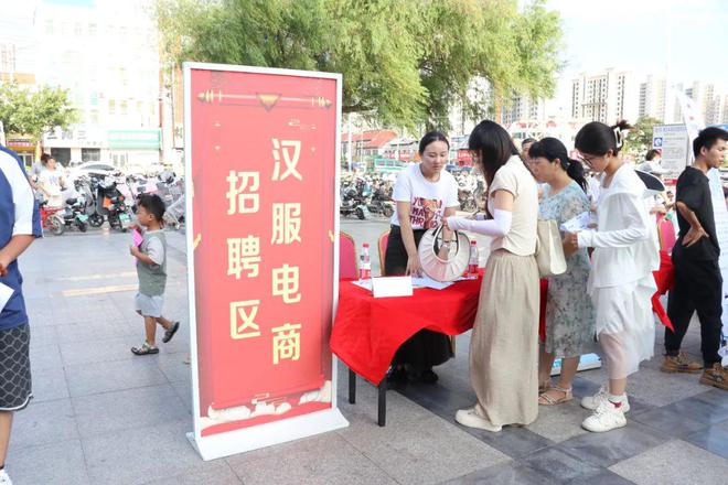 我县2024年大学生专场招聘会和“暑期高校学子看家乡”活动成功举办(图3)