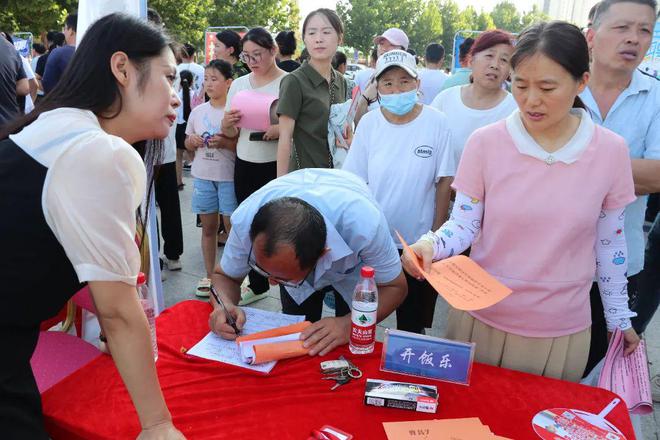 我县2024年大学生专场招聘会和“暑期高校学子看家乡”活动成功举办(图4)