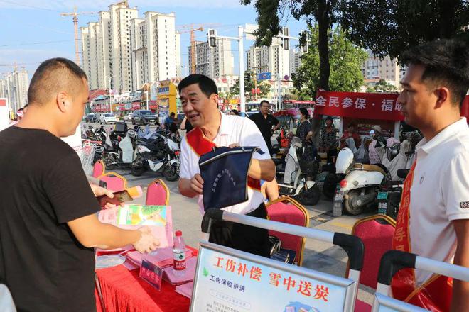 我县2024年大学生专场招聘会和“暑期高校学子看家乡”活动成功举办(图5)