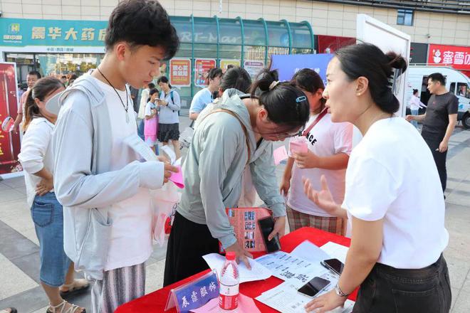 我县2024年大学生专场招聘会和“暑期高校学子看家乡”活动成功举办(图8)