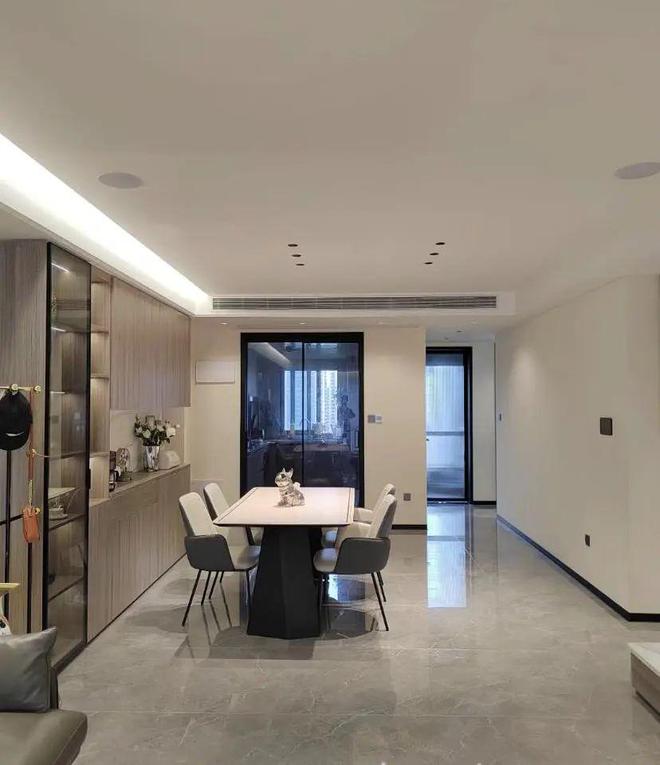 球速体育：福建夫妻拒绝“过度装修”把131㎡家装得堪称教科书太高级了(图2)