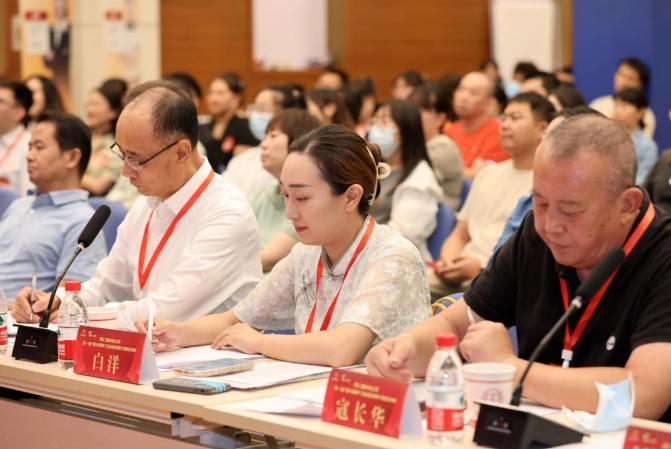 这支队伍都是斜杠青年能说会干还懂教书！(图3)