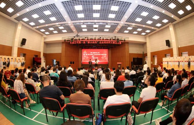 这支队伍都是斜杠青年能说会干还懂教书！(图1)