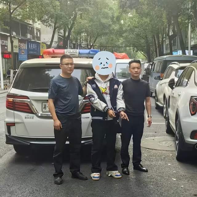 大学生二手平台买摩托遭诈骗汉寿公安火速出击擒“黑手”(图3)
