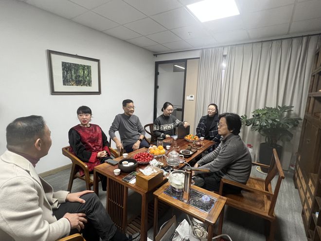 成员互访这几家频繁互动的企业又聚在一起(图2)