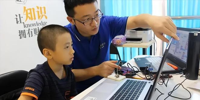球速体育：7年前号称中国最小黑客因不想写作业黑掉学校网站现在如何(图13)