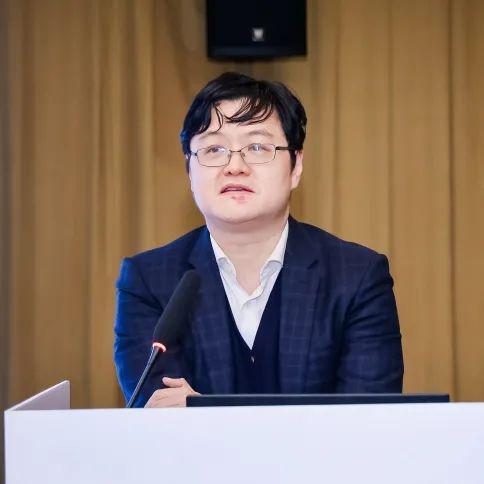 专家共谈发展老年教育赋能银发经济(图2)