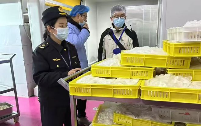 贵阳市场监管：强化校园食品安全“一件事”全链条专项整治全力以赴守护师生“舌尖上的安全”(图2)