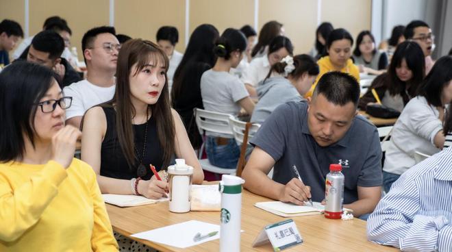 卓辅嘉学2025精品课程培训收官百名教师共探教学提质新路径(图3)