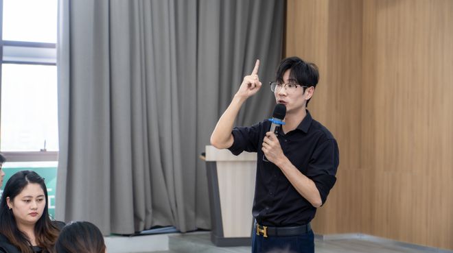 卓辅嘉学2025精品课程培训收官百名教师共探教学提质新路径(图2)