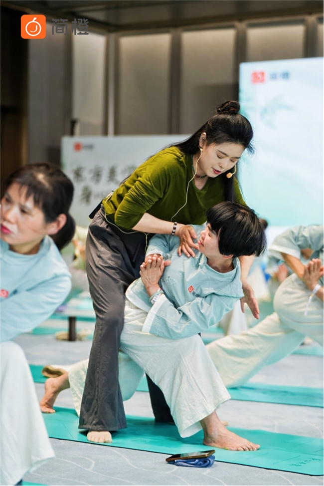 球速体育Welcome：简橙App：搭建优质兴趣教育平台引领乐龄女性瑜伽习练新风尚8203;(图3)