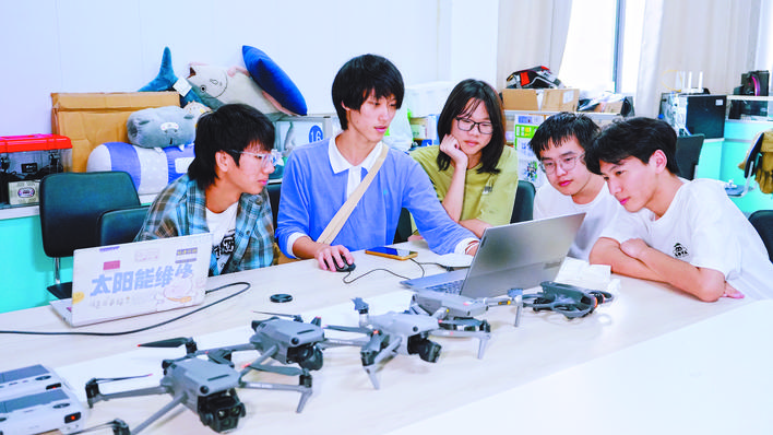 球速体育Welcome：合工大30名学子用游戏平台“复刻”校园(图2)