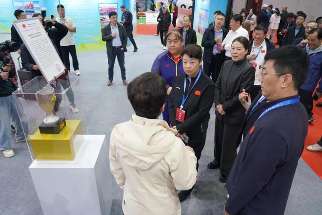 球速体育：山海交响奏华章体育消费启新程——2025黄渤海城市联盟（烟台）消费季盛大启幕(图2)