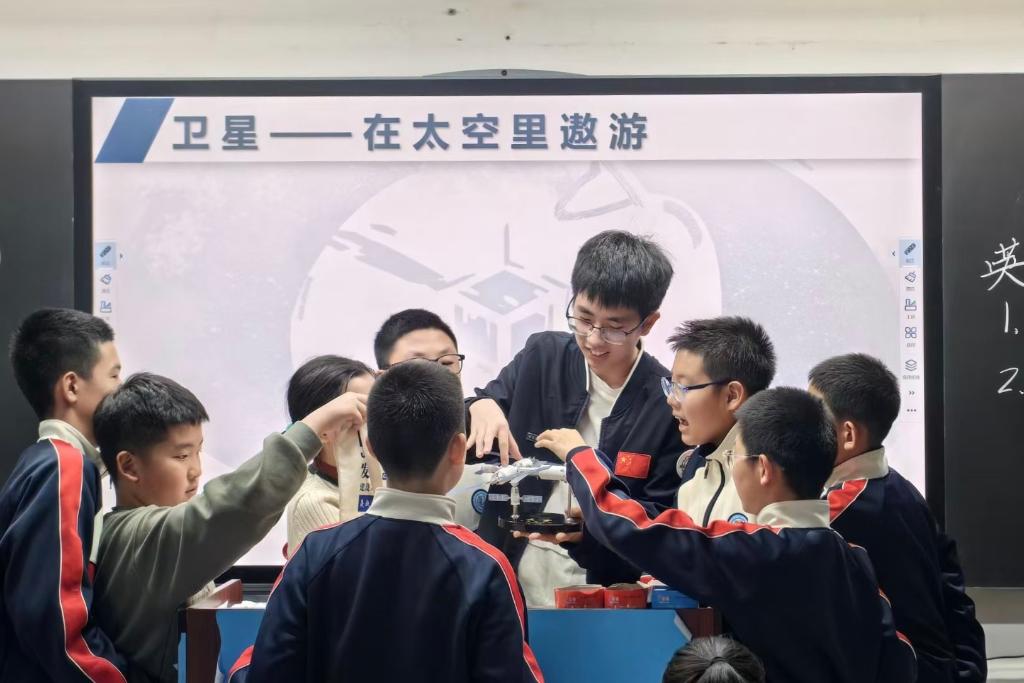 四中全会精神在基层丨哈工大“造卫星”的“小课堂”有了“新教案”(图3)