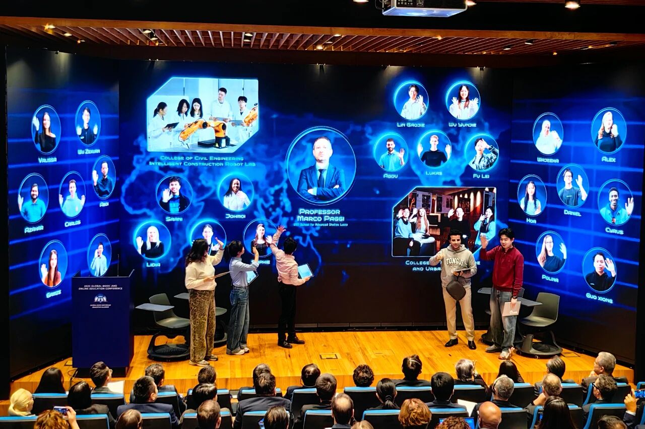 球速体育网站：同济大学在2025世界慕课与教育大会上作“未来课堂”现场展示(图3)