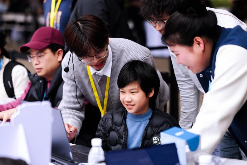 球速体育Welcome：千人齐聚成都共探AI新未来腾讯云社区“龙虾公开课”首站落地高新区(图2)